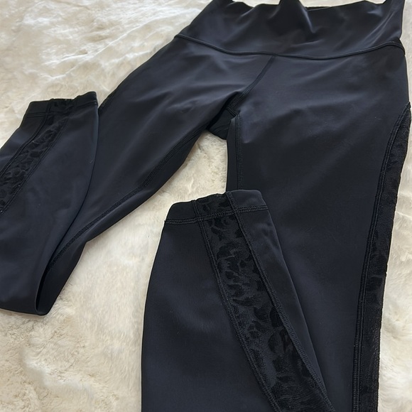 Lululemon Black Mesh Side Legging - Picture 3 of 12